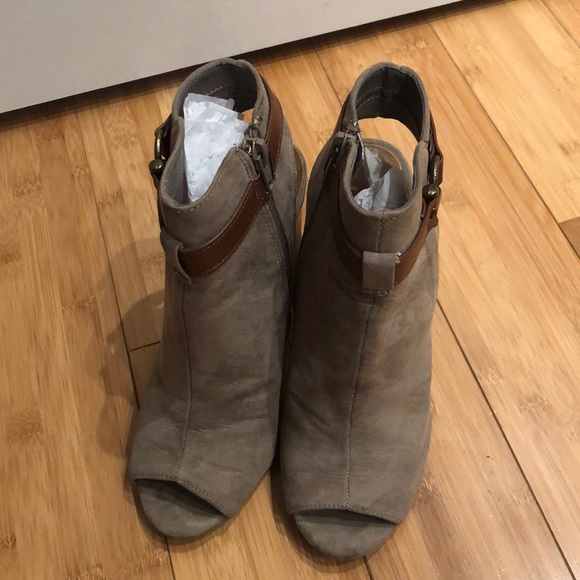 Open toe booties - Picture 2 of 5